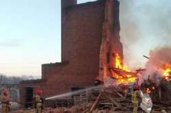 Агресор завдав авіудар по складу зернових на Житомирщині (фото)