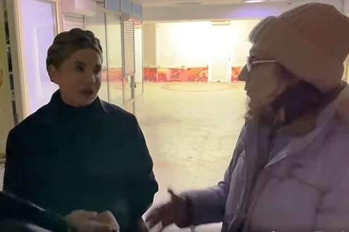 Тимошенко рятувалася від обстрілів у харківському метро (відео)