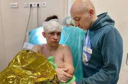 Ця жінка прикрила собою маля, і врятувала його життя