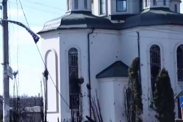 Оккупанты ударили снарядом по Московскому храму в Ирпене (видео)