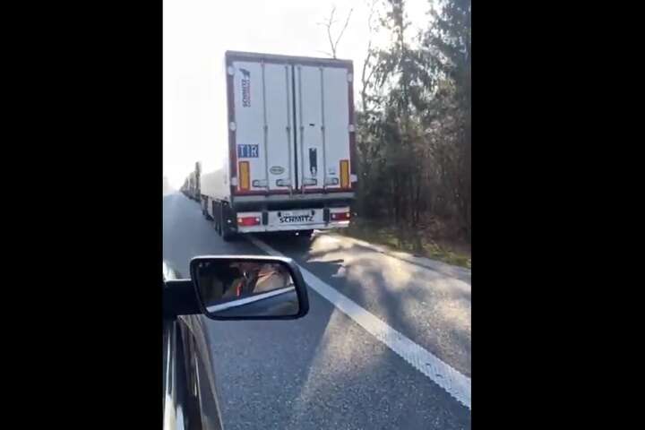22 кілометри вантажівок. Активісти заблокували рух товарів з Європи до Білорусі і РФ