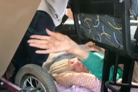 Із Бучі врятована 106-річна українка (відео)