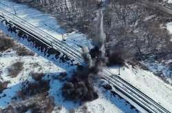 Українські військові зруйнували залізничну дорогу на кордоні з РФ (відео)