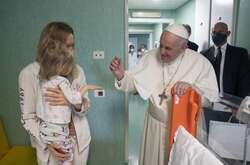 Папа Римський побував у палатах для маленьких пацієнтів
