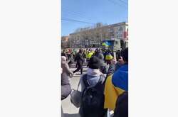 «Домой!». Херсонцы снова вышли на митинг против оккупантов (видео)
