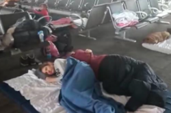  Українські біженці в аеропорту Бен-Гуріона мусили спати на підлозі 