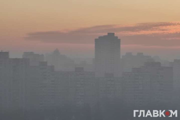 Їдкий дим знову окутав Київ