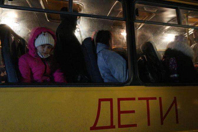 Рашисти обстріляли евакуаційні автобуси з дітьми, які їхали з Маріуполя 