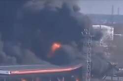 У Росії палають цистерни на нафтобазі (відео)