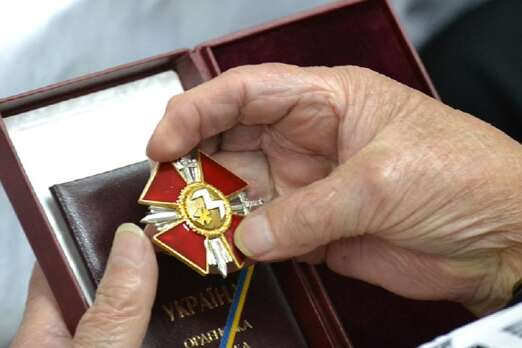 30 старших офіцерів, сім осіб посмертно: Президент нагородив героїв війни