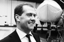 Дмитро Медведєв нахамив польським та американським політикам, одних обізвавши імбецилами, а у інших 