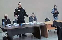 Навальному дали дев'ять років у справі про шахрайство і неповагу до суду