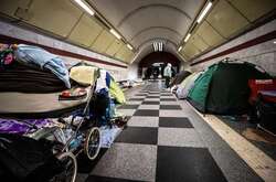 Реалии войны. Дети играют в столичном метро (видео)