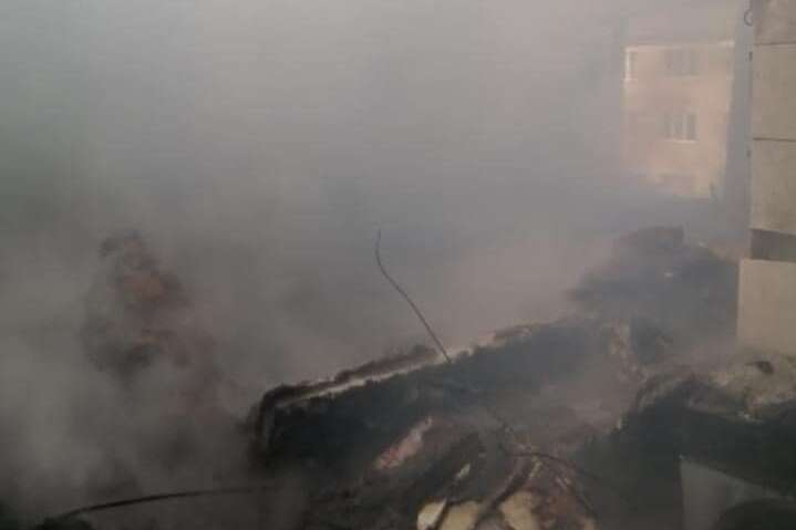В Рубежном снаряд попал в многоэтажку, трое погибших (фото)