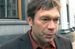 Поскольку Царев – дегенерат с двумя извилинами, он раскрывает все планы врага