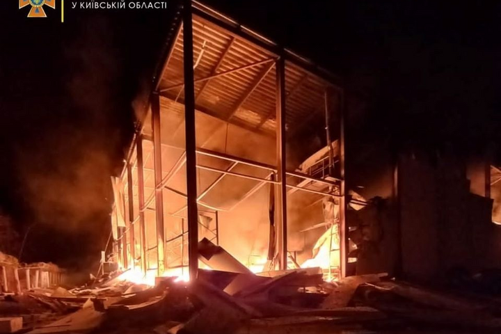 Окупанти обстріляли склади на Київщині (відео)