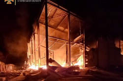 Окупанти обстріляли склади на Київщині (відео)