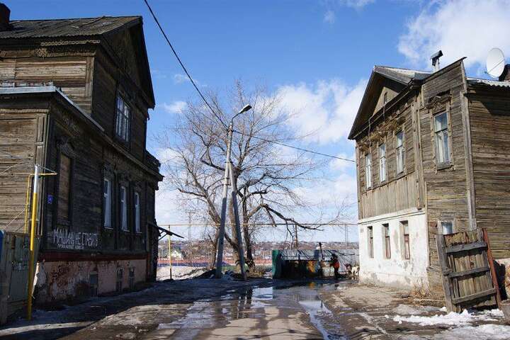Мусор, грязь и гнилые бараки. Фото городов России, откуда приехали погибшие в Украине оккупанты