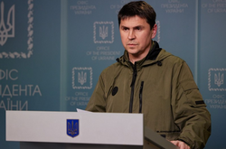 Подоляк подчеркнул, что эта тактика – военное преступление и преступление против человечности