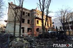 Окупанти продовжують обстрілювати Харків. На вулиці Академіка Павлова внаслідок обстрілу загинуло як мінімум шестеро людей, які чекали на гуманітарну допомогу