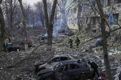 Російські окупанти знищують Маріуполь і його мешканців