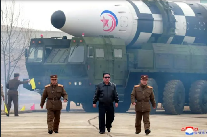 Північна Корея випробувала гігантську балістичну ракету Hwasong-17 (фото)