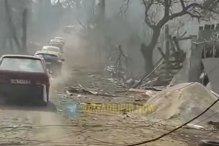 «Едем и плачем»: страшные кадры эвакуации из Мариуполя (видео)