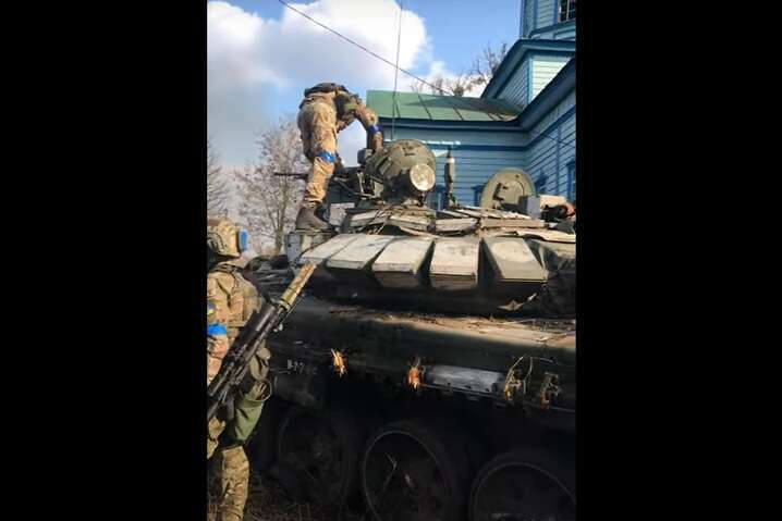 Украинские военные снова захватили танк оккупантов (видео)