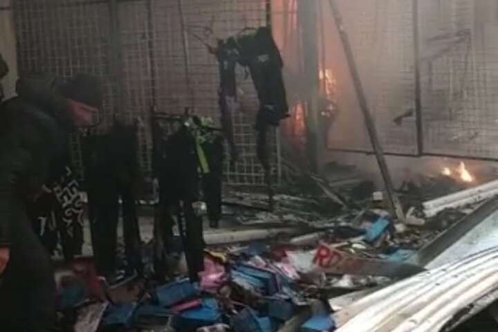 У Харкові окупанти знову обстріляли ринок «Барабашово» (фото)