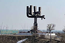 Окупанти пошкодили Менору у Дробицькому яру