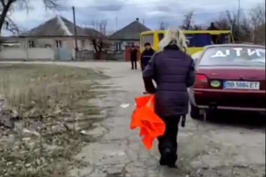 В Рубежном три дня не могли эвакуировать людей из подвалов (видео)