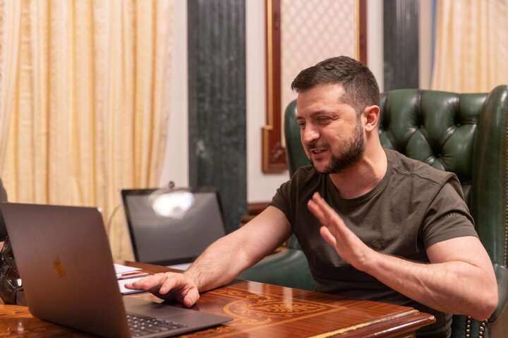 Зеленський поспілкувався із журналістами «Єдиних новин»