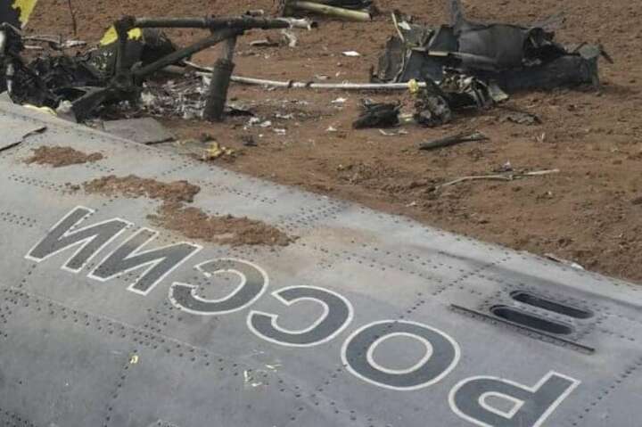 Наші перемоги. Військові показали залишки російського бойового гелікоптера (фото)