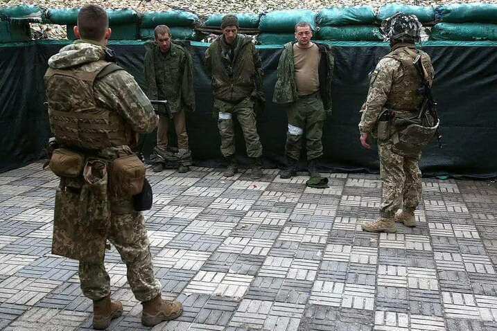 Минобороны России приказывает снимать фейки о том, как «украинцы пытают пленных»