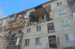 Внаслідок обстрілів пошкоджено 14 багатоквартирних будинків