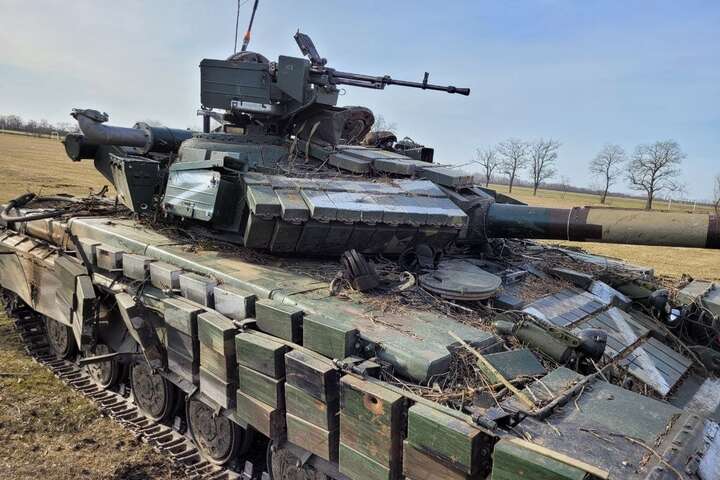 На Херсонщині ЗСУ захопили два танки Т-64 (фото)