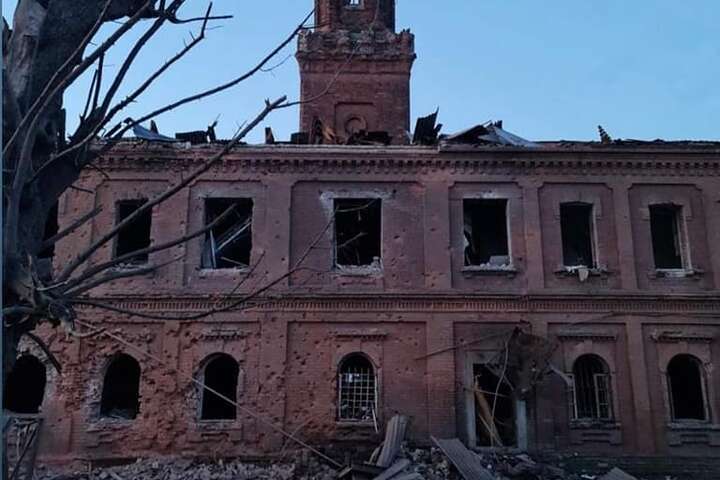 Рашисти розбомбили в Харкові історичну будівлю, якій 135 років (фото)