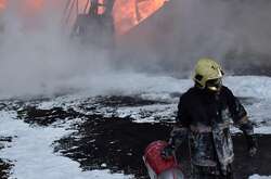 Обстріл нафтобази на Рівненщині: рятувальникам ще не вдалося загасити пожежу
