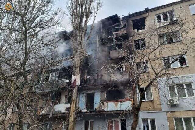 Рашисти знову обстріляли житловий будинок у Миколаєві (відео) 