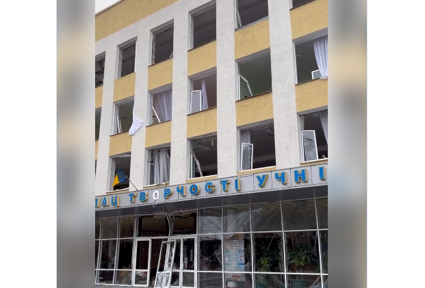 Рашисти обстріляли палац дитячої творчості у Миколаєві