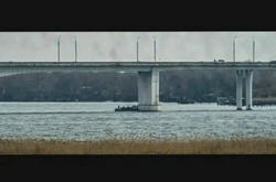 Мешканці Херсона вважають, що міст могли замінувати