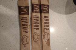 Росіяни продають одноразові пакетики цукру із McDonald’s по 500 грн 