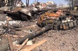 Від окупантів лишились самі обгорілі танки