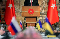 «Росія бажає миру», а «ЗСУ під прапорами Третього рейху»: як працює пропаганда РФ під час війни