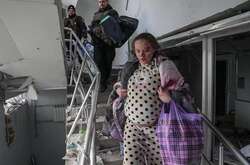 З пологового Маріуполя окупанти вивезли понад 70 породіль та лікарів – Денісова
