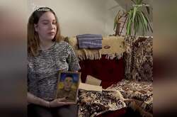 Волонтеры пытаются хоть как-то помочь девушке