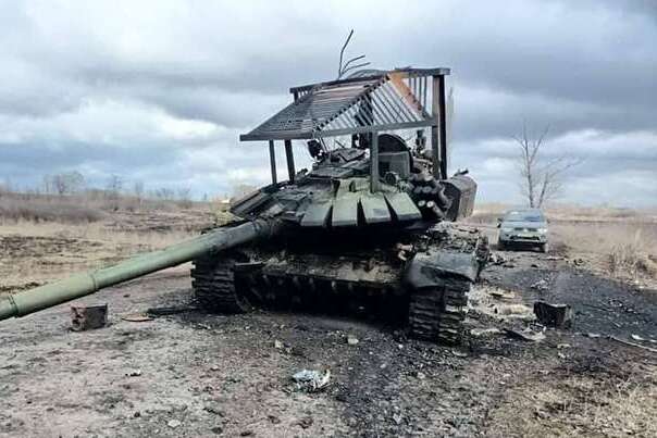 Оккупанты уничтожают свою технику и выдают ее за «подбитую украинскую»