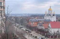  Колона російських танків на вулиці Бучі на початку березня 2022 року 