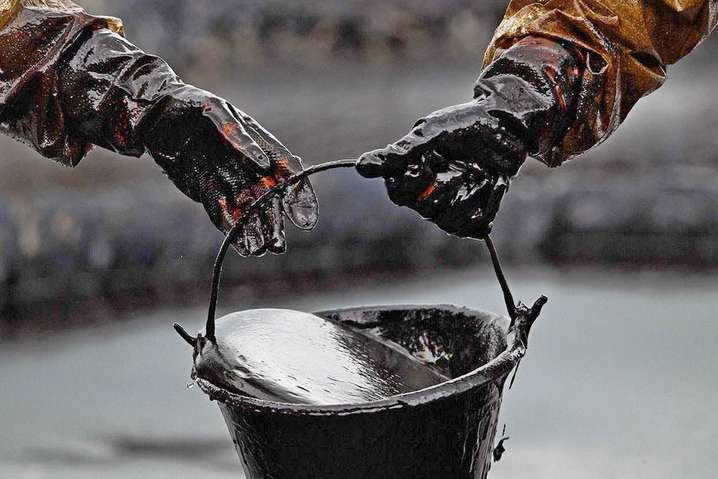 Світ об’єднався проти РФ: понад 30 країни вивільняють нафту з резервів