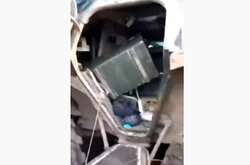 Оккупанты-мародеры воруют игрушки и кухонную утварь (видео)